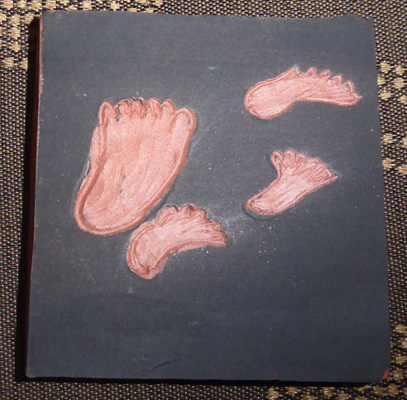 footprint sgraffito